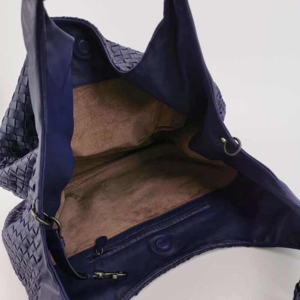 Bottega Veneta Intrecciato Woven Leather Shoulder Bag in Purple - Picture 6 of 16